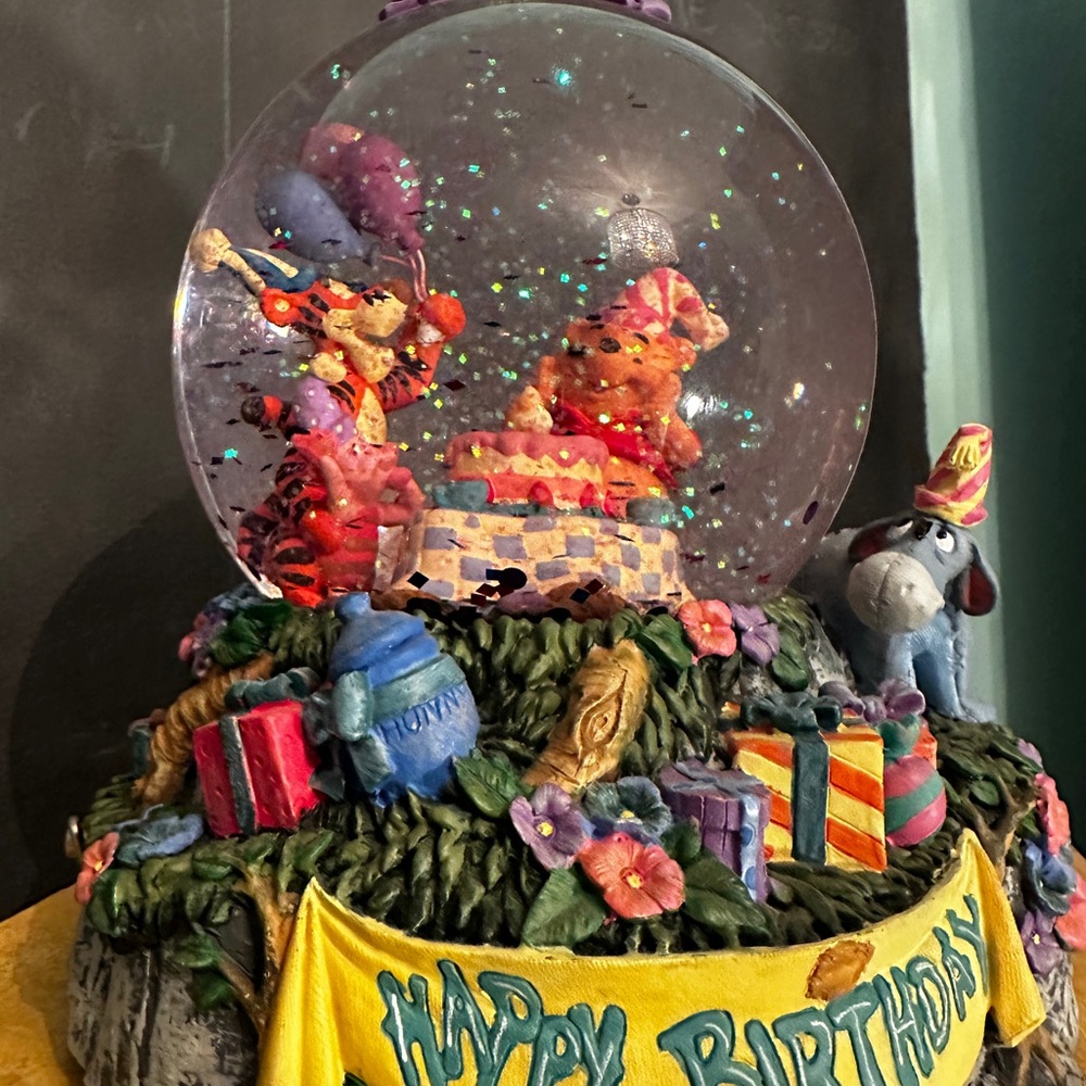 Vintage Disney-Winnie the Pooh Happy Birthday Musical Snowglobe